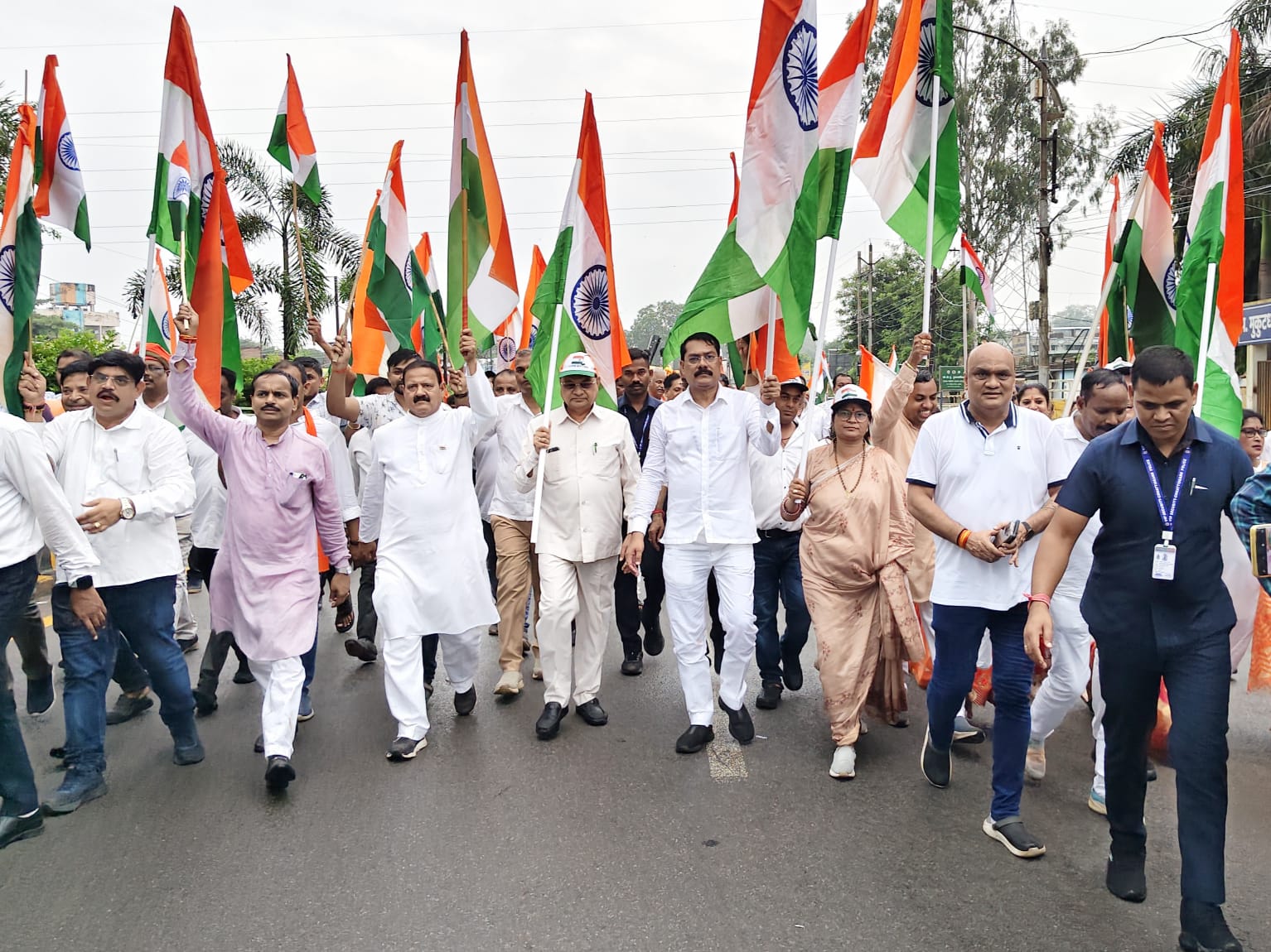 बारिश में भी नहीं रुका जज्बा: कोरबा में निकली भव्य तिरंगा यात्रा, गूंजा 'भारत माता की जय'