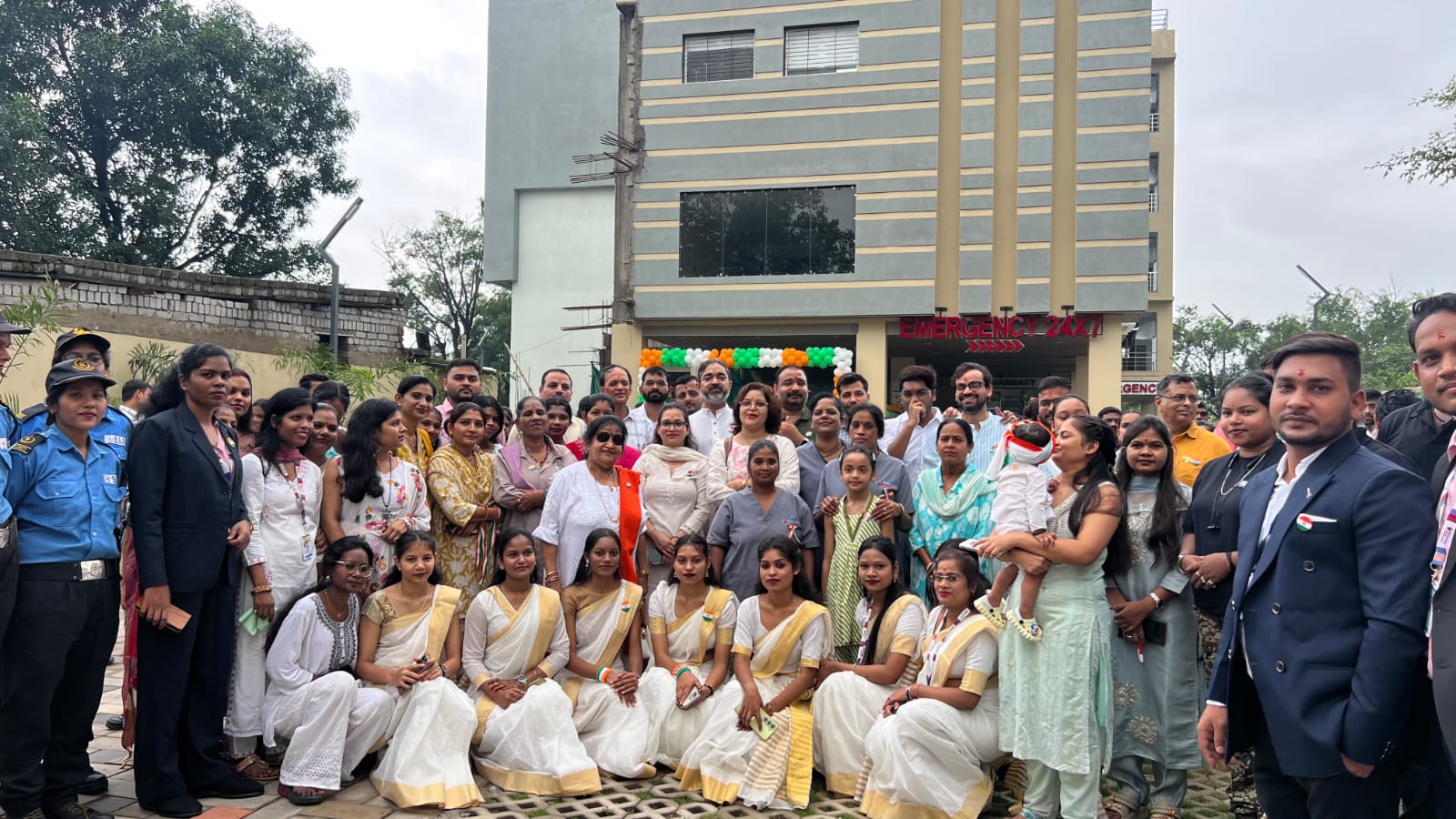शिवाय हॉस्पिटल में हर्षोल्लास से मनाया गया 80वां स्वतंत्रता दिवस, मरीजों को बांटे फल-मिठाई