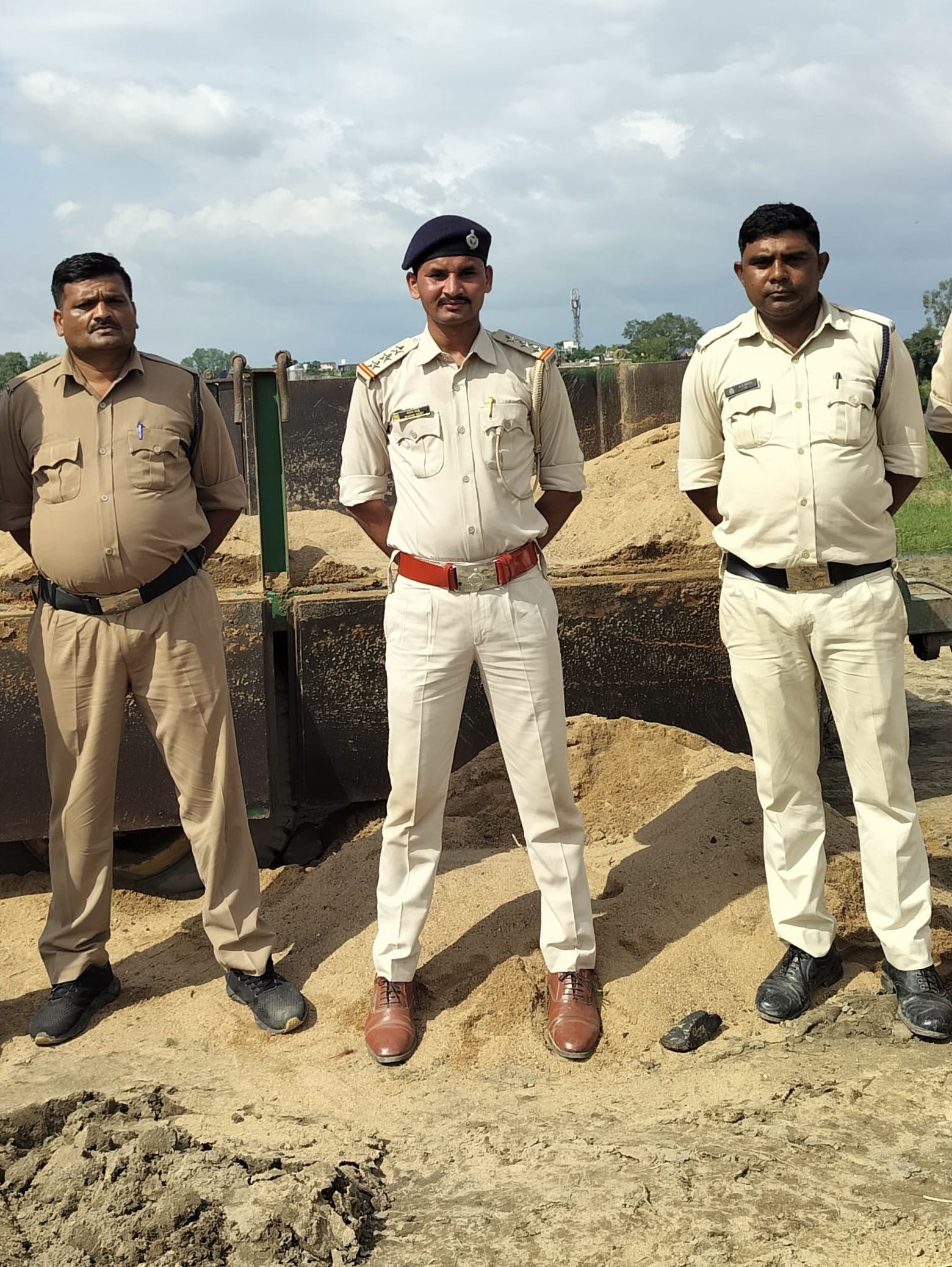 सीतामढ़ी में रेत के अवैध उत्खनन व परिवहन पर खनिज विभाग की बड़ी कार्रवाई- 9 वाहन जब्त